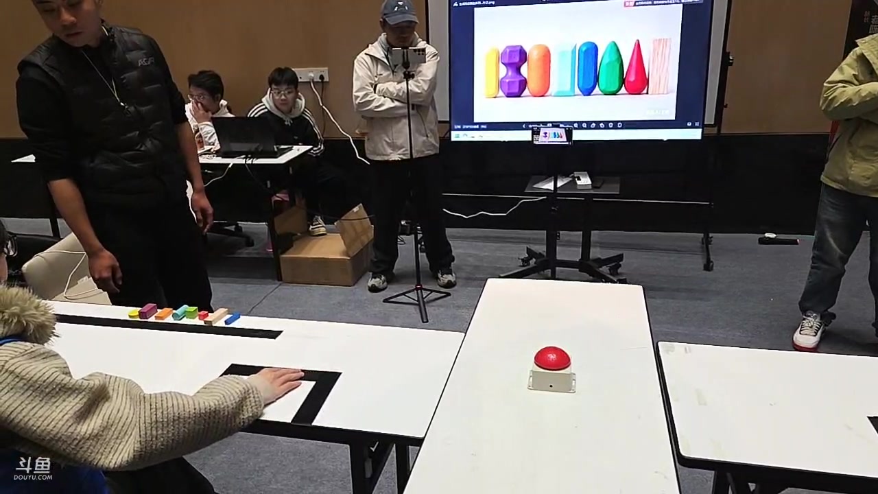 【2025-11-21 21点场】谢彬DD：喂,在吗?进来看Show了.