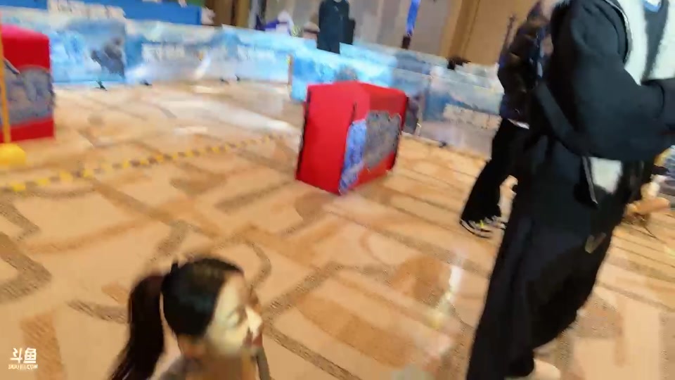 【2025-11-22 20点场】菜到极致小兰摧：【白银双倍】和平精英冒险之旅_