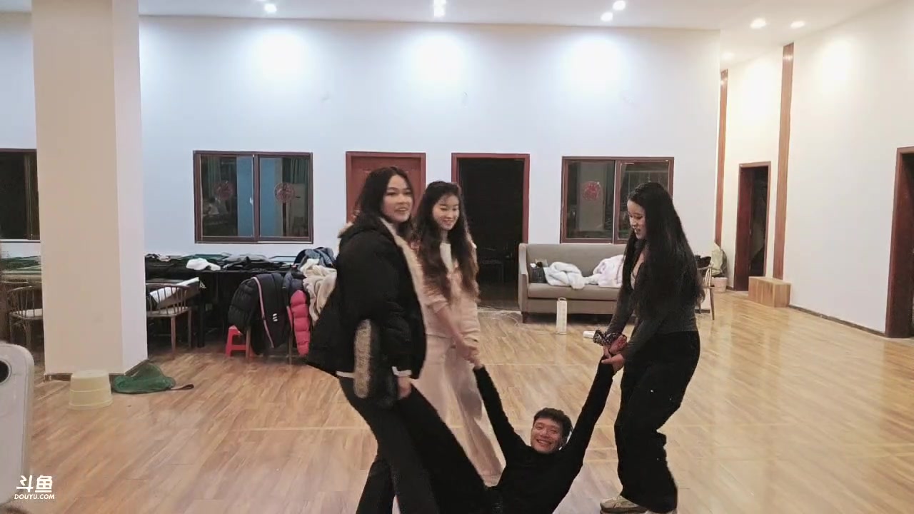 【2025-11-24 01点场】叶子户外：12580团播（成都站）s4