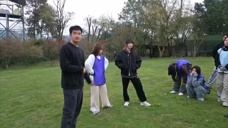 【2025-11-24 17点场】757户外：【非常互娱】757女团S7 娱乐季~