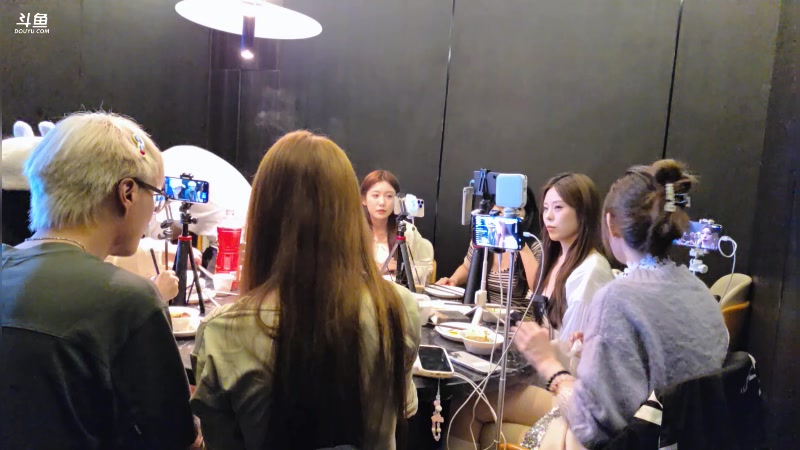 【2025-11-23 18点场】三酒OuO:风吹哪页读哪页 2421040