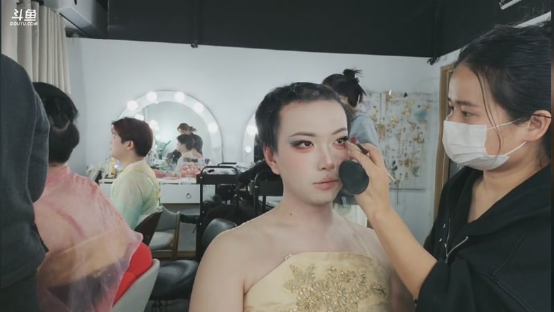 【2025-11-26 18点场】金甲EzNpc：【ZooM电竞】名人堂投兰林汉