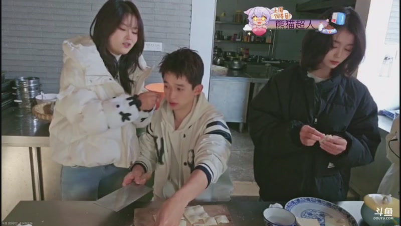 【2025-11-28 13点场】757户外：【非常互娱】757女团S7 娱乐季~