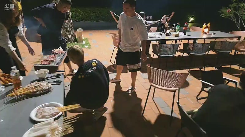 【2025-11-28 18点场】小鱼小鱼吃虾米：三亚筹备 1.5倍预存中