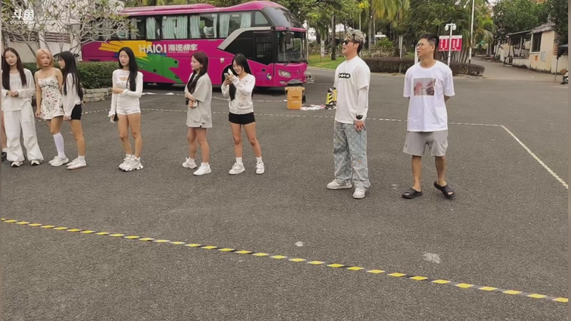 【2025-11-29 完整版】余小C真的很强：每天十点 不见不散