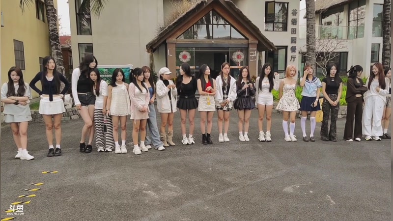 【2025-11-29 完整版】余小C真的很强：每天十点 不见不散