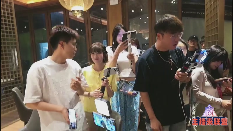 【2025-12-02 19点场】南波儿大魔王丶：户外三亚-LOL官方团播