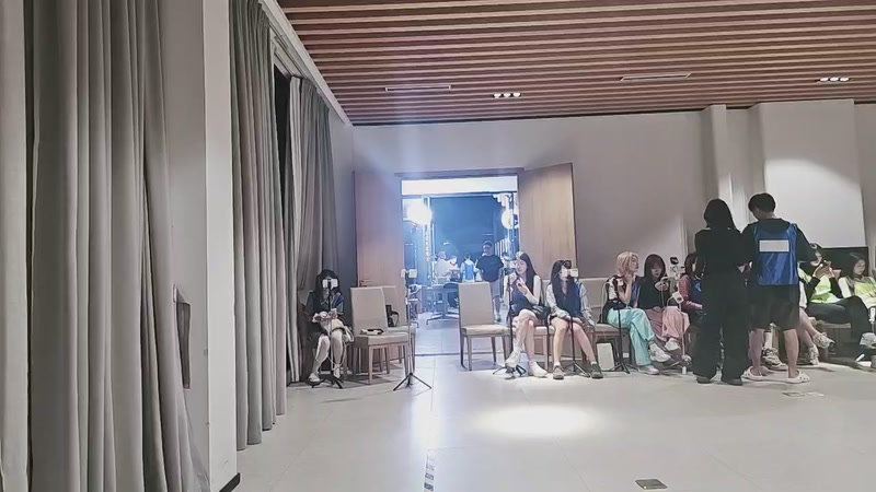 【2025-12-4 0点场】bulaQoQ:【小奶团】LOL户外凑凑日流水住房~