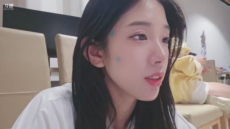 【2025-12-4 2点场】bulaQoQ:【小奶团】LOL户外凑凑日流水住房~