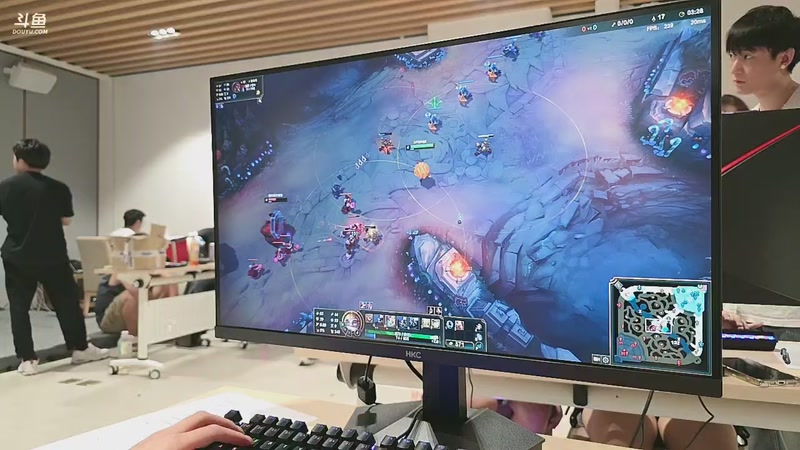 【2025-12-04 23点场】一条小团团OvO：保亭lol官方团播