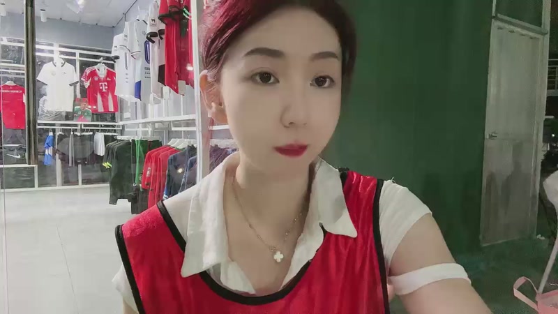 【2025-12-06 19点场】潇潇【南波家族】：三亚户外啦