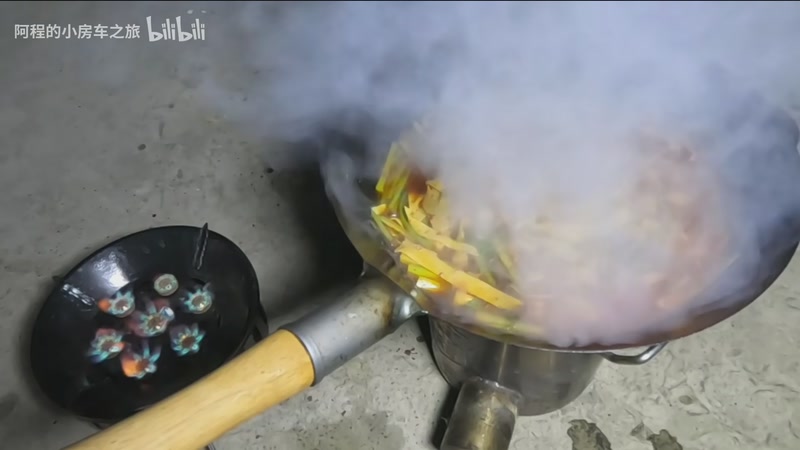 【2025-12-07 19点场】猫叔灬灬：【猫叔】先看SFL，然后八方旅人0开肝~