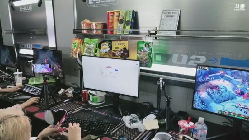 【2025-12-07 01点场】余小C真的很强：每天十点 不见不散