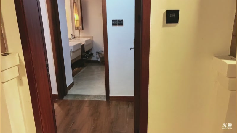 【2025-12-08 完整版】余小C真的很强：每天十点 不见不散