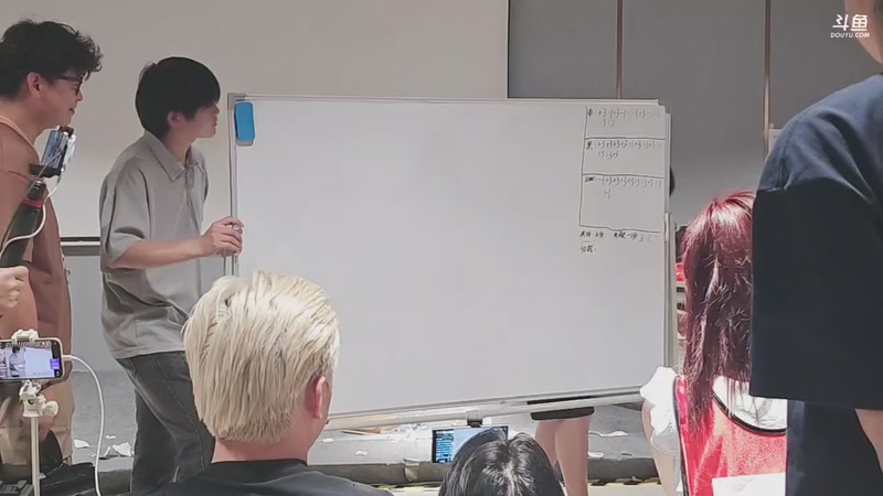 【2025-12-9 22点场】bulaQoQ:【小奶团】LOL户外凑凑日流水住房~