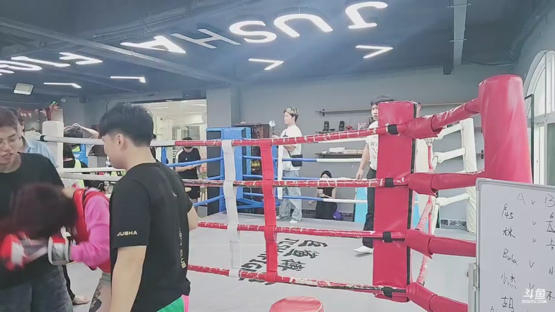 【2025-12-10 16点场】bulaQoQ:【小奶团】LOL户外凑凑日流水住房~