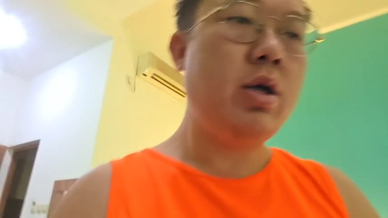 【2025-12-14 10点场】主播大飞牛肉：一人印度尼西亚 纪实直播