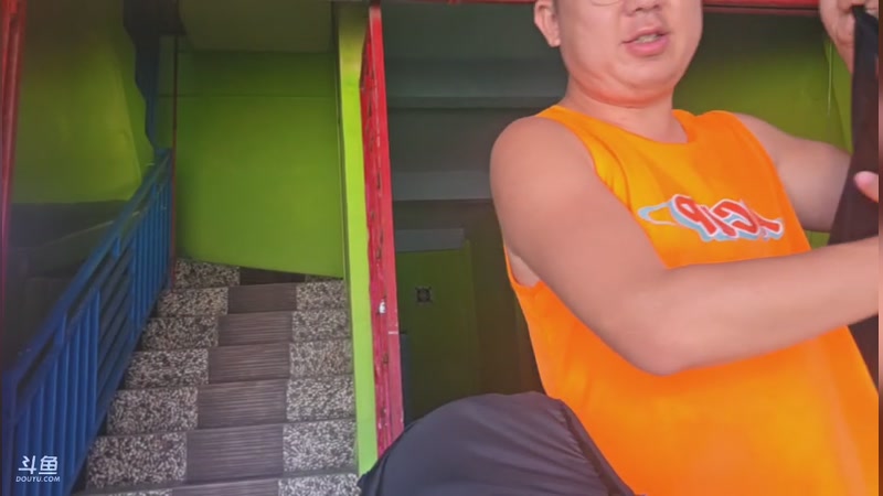 【2025-12-18 11点场】主播大飞牛肉：一人印度尼西亚 纪实直播