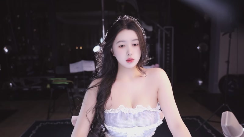 【2025-12-23 21点场】小酒窝翁馨：祝你天天开心，一切美好都在你身边