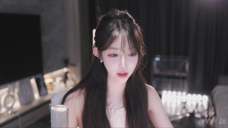 【2025-12-24 19点场】小童酱酱:[武汉]小得盈满 爱逢其时