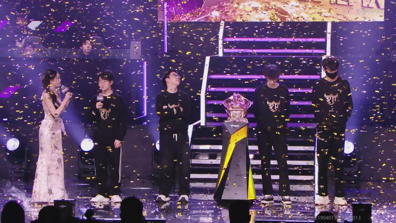 【2025-12-27 22点场】和平精英官方赛事：重播丨刺激杯总决赛暨摸金杯年度总决赛