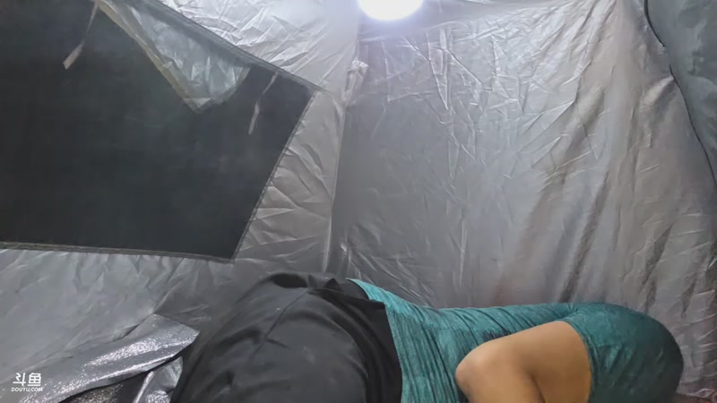 【2025-12-31 04点场】主播大飞牛肉：一人印度尼西亚 纪实直播