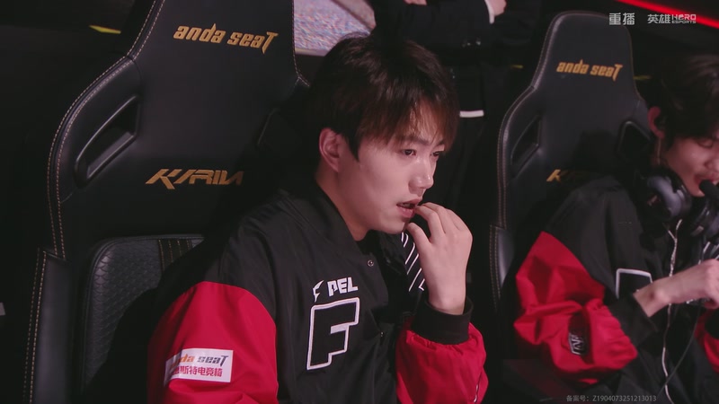 【2026-01-02 09点场】和平精英官方赛事：重播丨刺激杯总决赛暨摸金杯年度总决赛