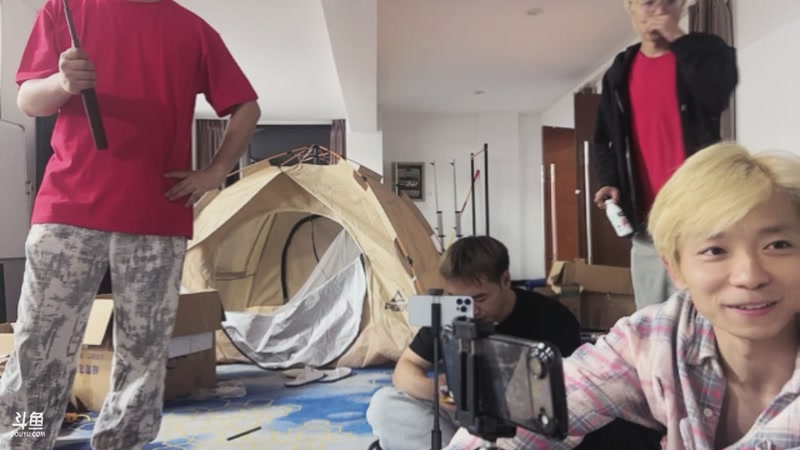 【2026-04-18 02点场】小飞【南波家族】：户外~红蓝对抗赛！ 9471398