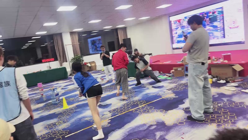 【2026-04-17 23点场】小飞【南波家族】：户外~红蓝对抗赛！ 9471398