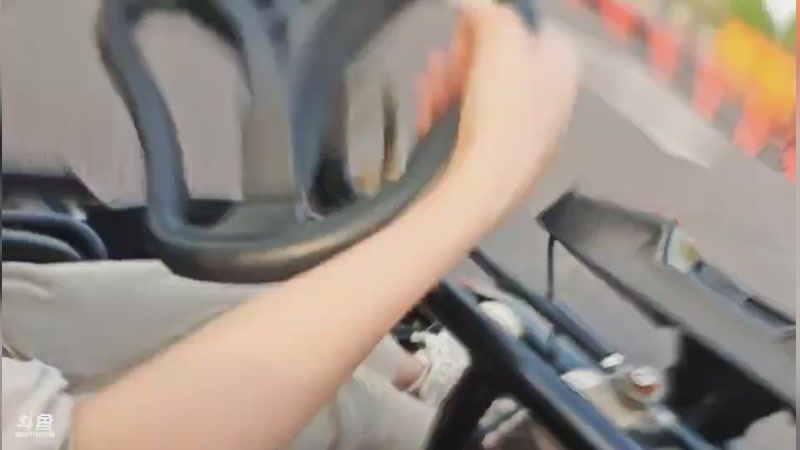 【2026-04-24 17点场】小刘_qq：小刘的快乐直播间，